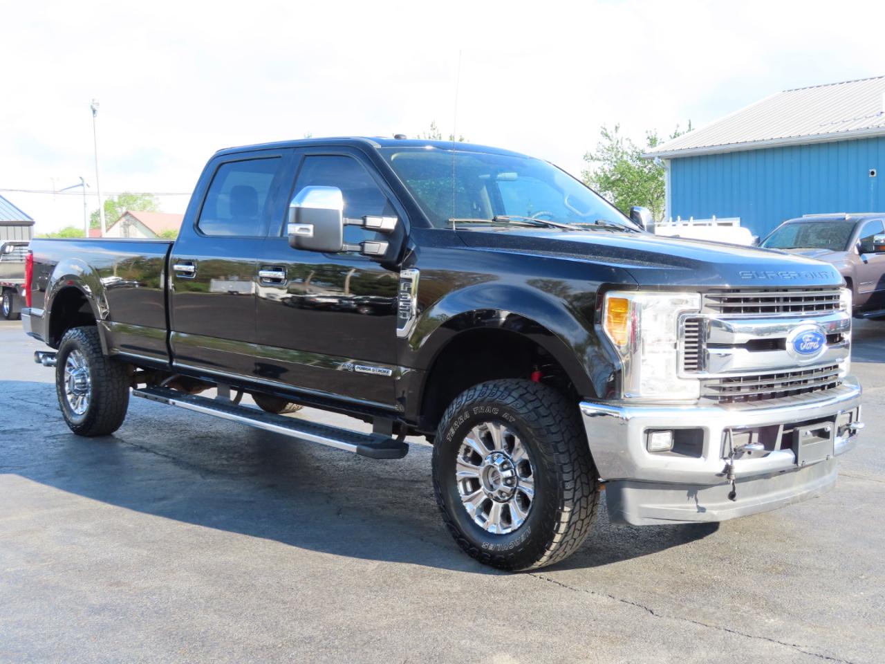 Ford Super Duty F-350 SRW XLT 4WD Crew Cab 8' Box 2017