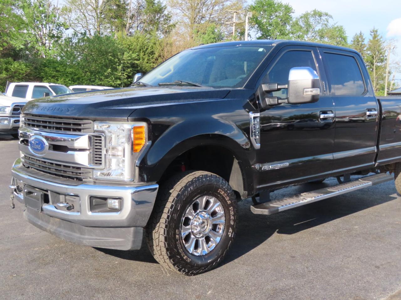 Ford Super Duty F-350 SRW XLT 4WD Crew Cab 8' Box 2017