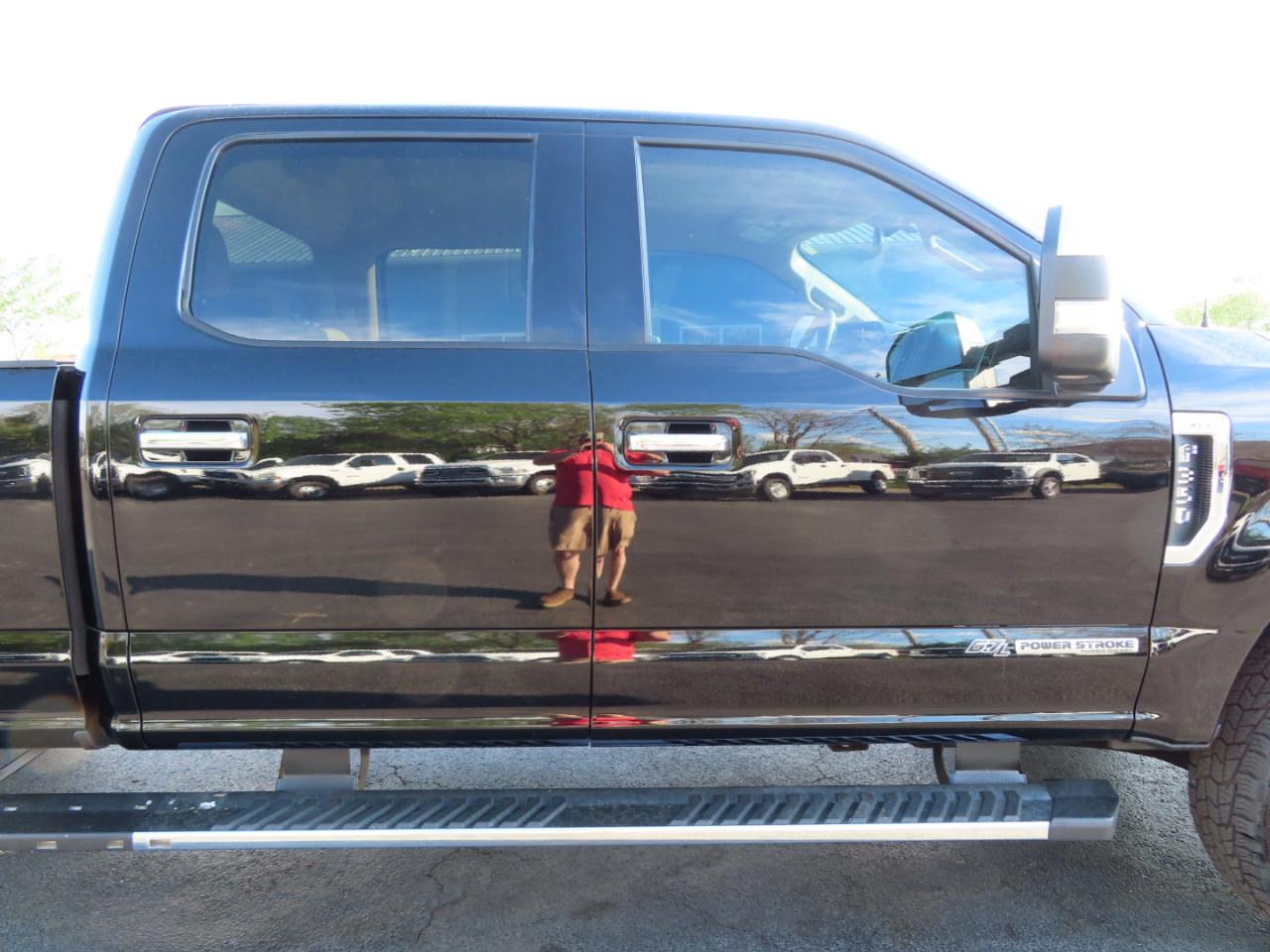 Ford Super Duty F-350 SRW XLT 4WD Crew Cab 8' Box 2017