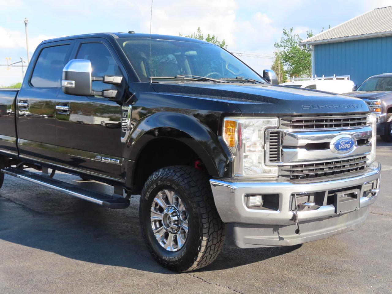 Ford Super Duty F-350 SRW XLT 4WD Crew Cab 8' Box 2017