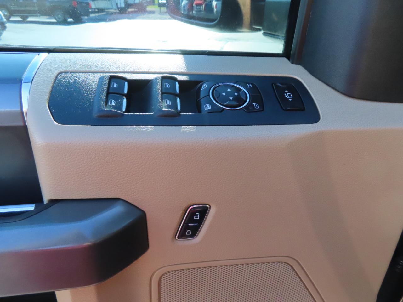 Ford Super Duty F-350 SRW XLT 4WD Crew Cab 8' Box 2017