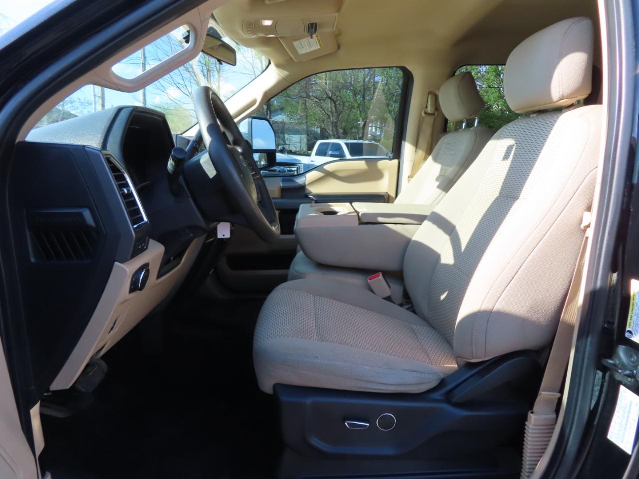 Ford Super Duty F-350 SRW XLT 4WD Crew Cab 8' Box 2017