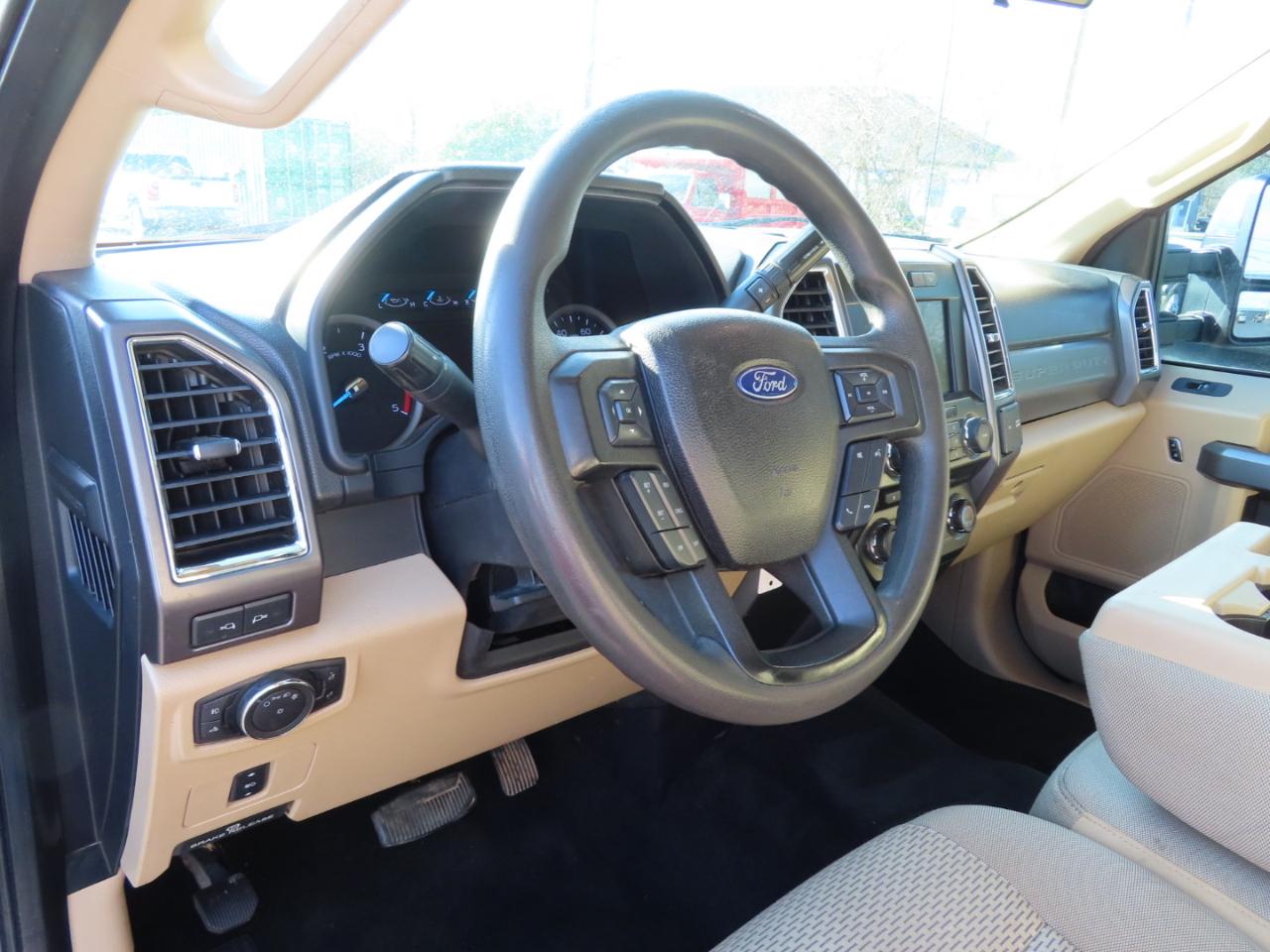 Ford Super Duty F-350 SRW XLT 4WD Crew Cab 8' Box 2017