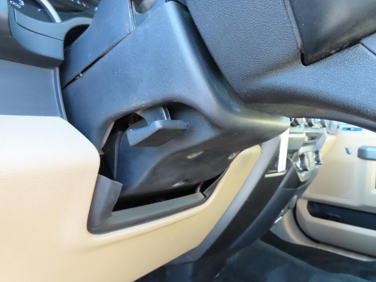 Ford Super Duty F-350 SRW XLT 4WD Crew Cab 8' Box 2017