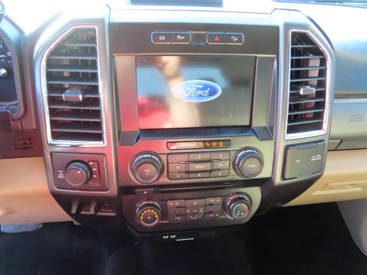 Ford Super Duty F-350 SRW XLT 4WD Crew Cab 8' Box 2017