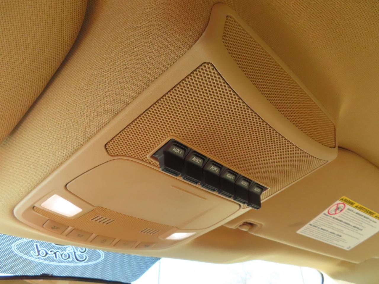 Ford Super Duty F-350 SRW XLT 4WD Crew Cab 8' Box 2017