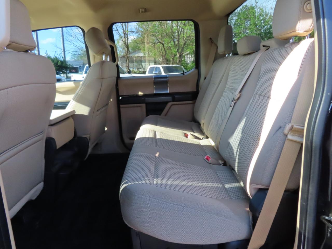 Ford Super Duty F-350 SRW XLT 4WD Crew Cab 8' Box 2017