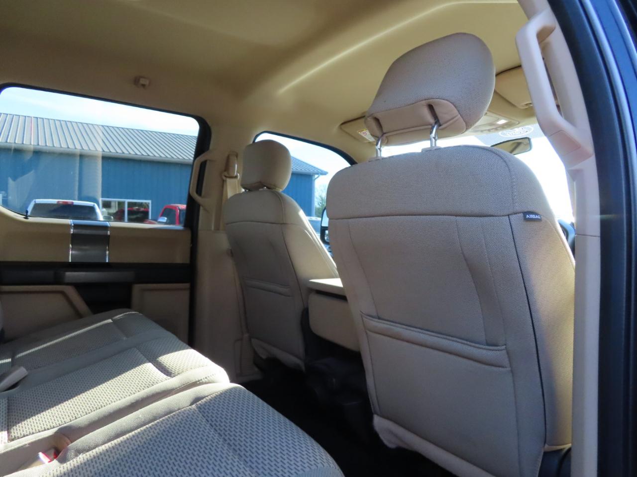 Ford Super Duty F-350 SRW XLT 4WD Crew Cab 8' Box 2017