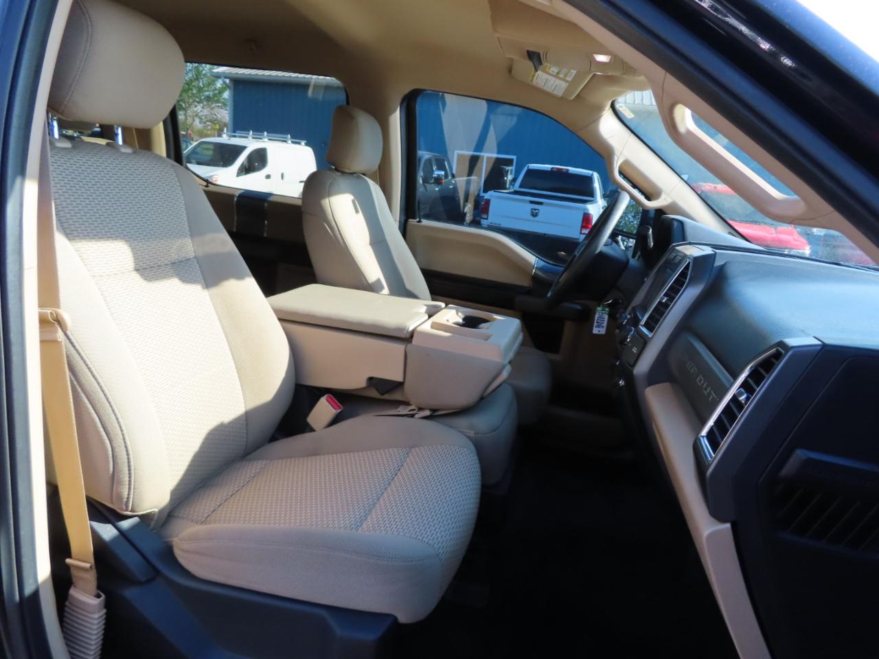 Ford Super Duty F-350 SRW XLT 4WD Crew Cab 8' Box 2017