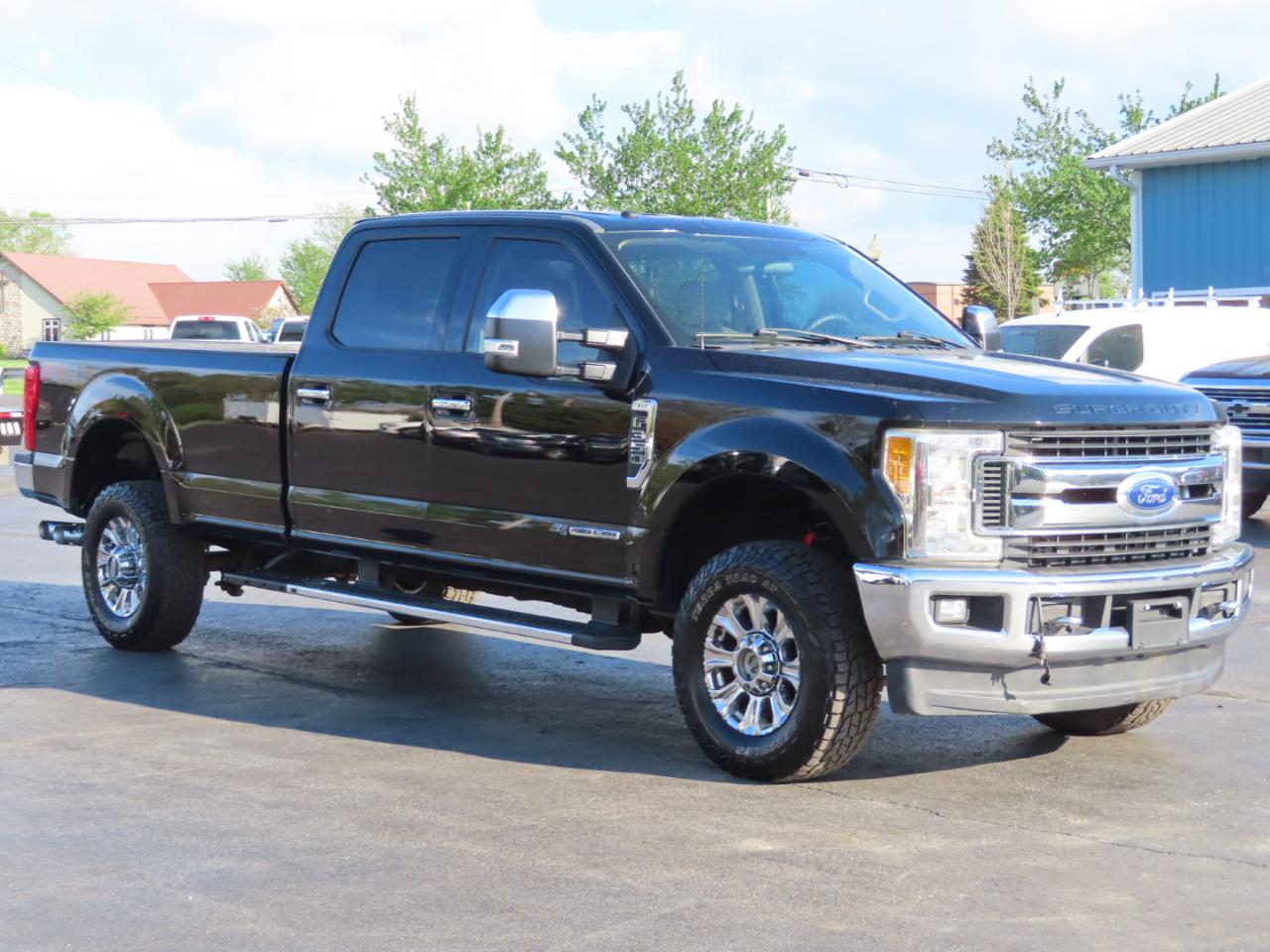 Ford Super Duty F-350 SRW XLT 4WD Crew Cab 8' Box 2017