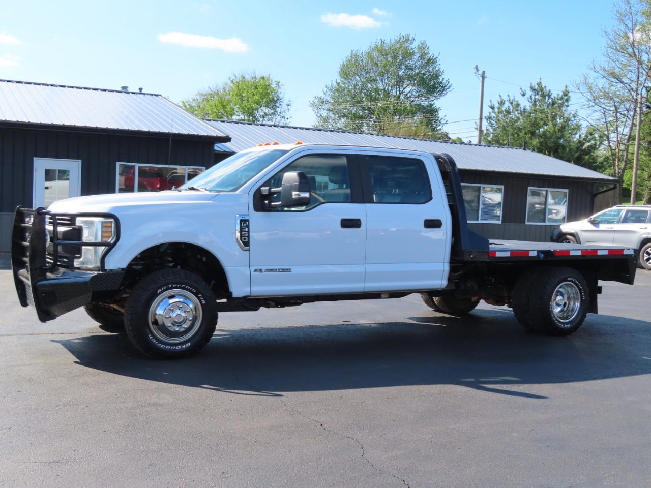 Ford Super Duty F-350 DRW XL 4WD Crew Cab 179" WB 60" CA 2019