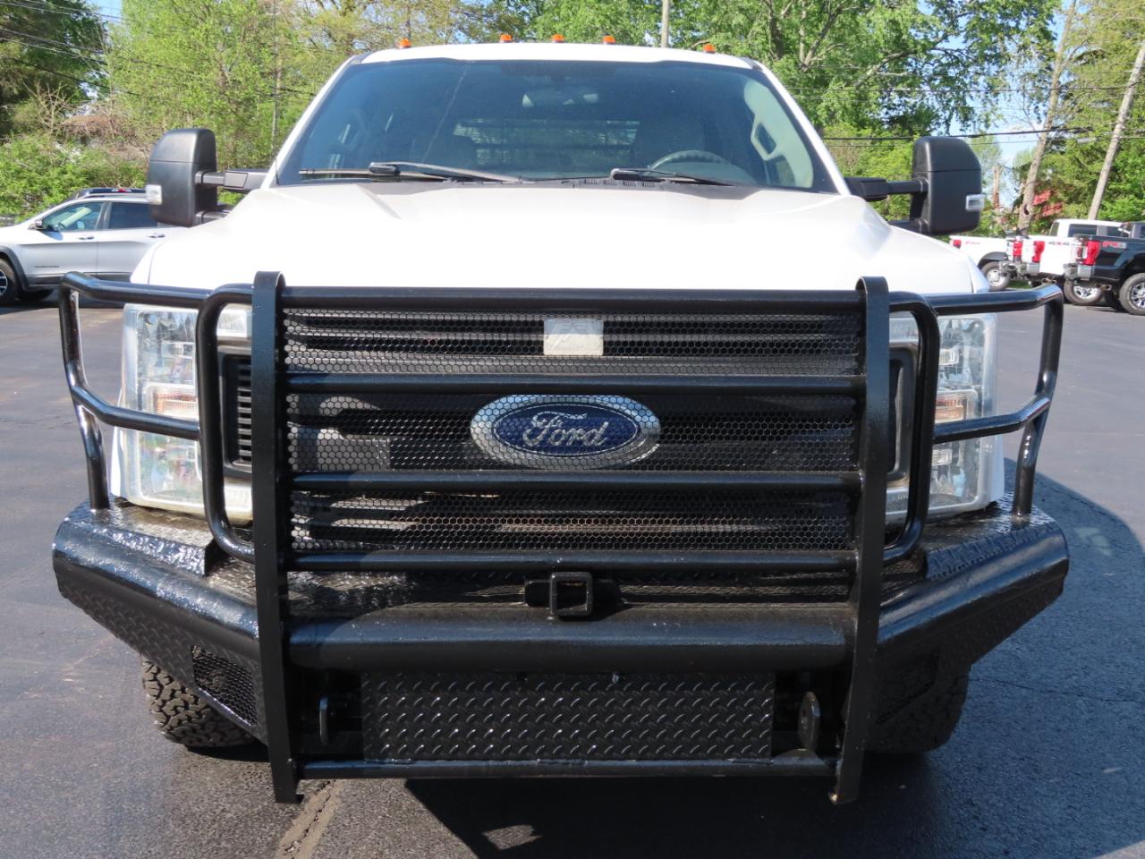 Ford Super Duty F-350 DRW XL 4WD Crew Cab 179" WB 60" CA 2019