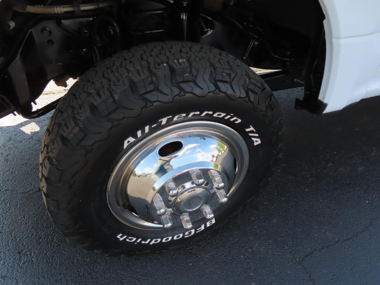 Ford Super Duty F-350 DRW XL 4WD Crew Cab 179" WB 60" CA 2019