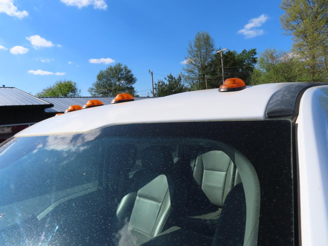 Ford Super Duty F-350 DRW XL 4WD Crew Cab 179" WB 60" CA 2019