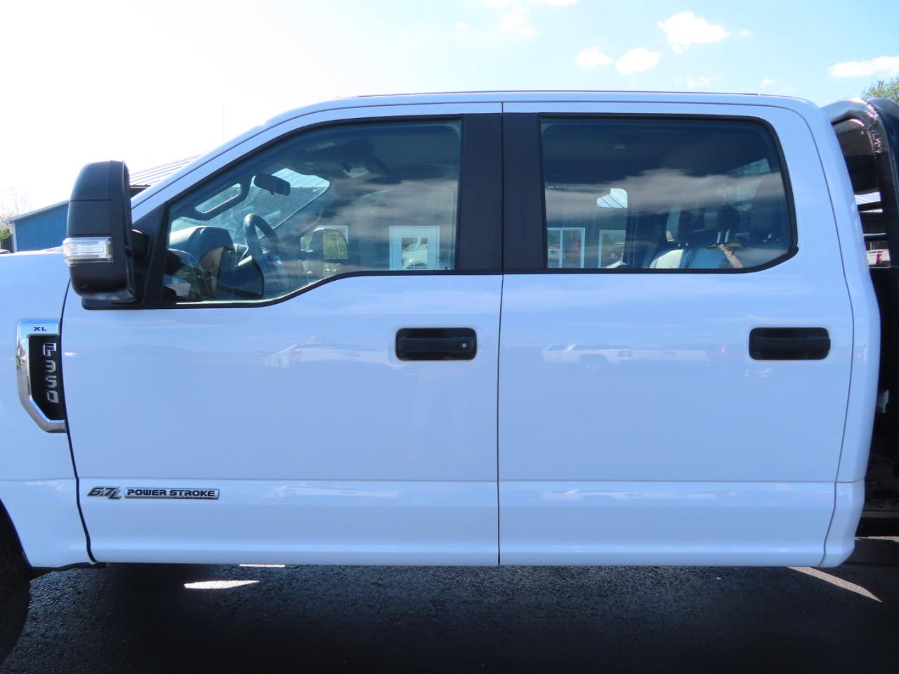 Ford Super Duty F-350 DRW XL 4WD Crew Cab 179" WB 60" CA 2019