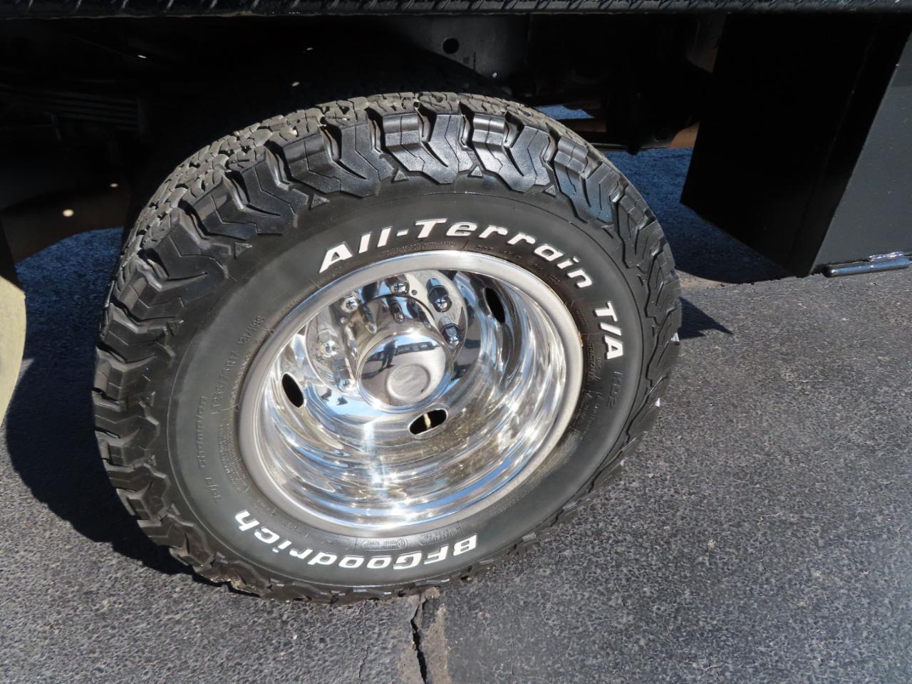 Ford Super Duty F-350 DRW XL 4WD Crew Cab 179" WB 60" CA 2019