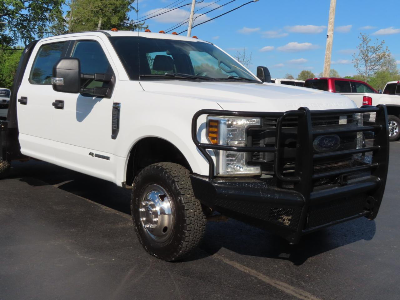 Ford Super Duty F-350 DRW XL 4WD Crew Cab 179" WB 60" CA 2019
