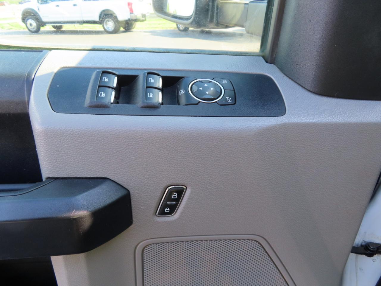 Ford Super Duty F-350 DRW XL 4WD Crew Cab 179" WB 60" CA 2019