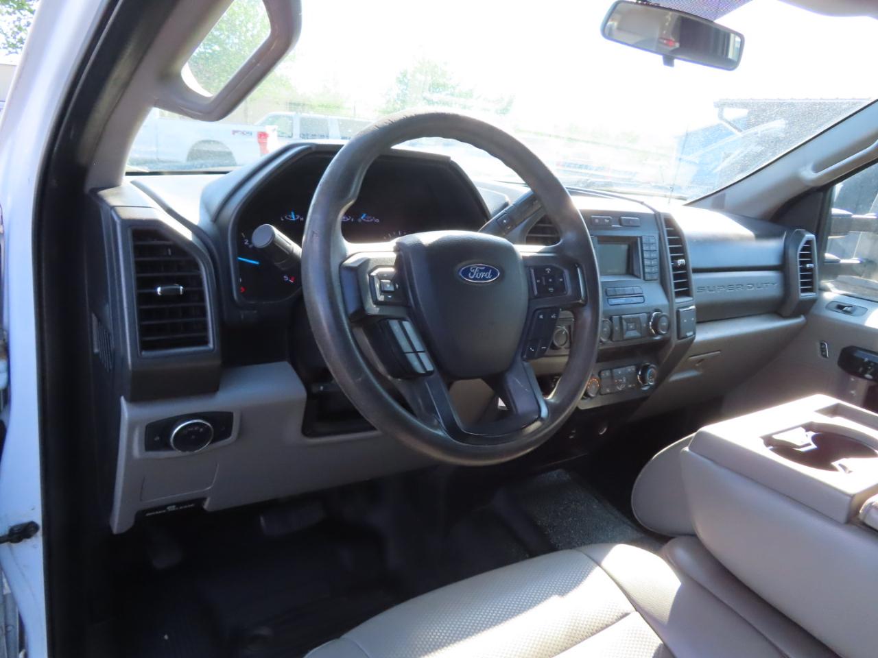 Ford Super Duty F-350 DRW XL 4WD Crew Cab 179" WB 60" CA 2019