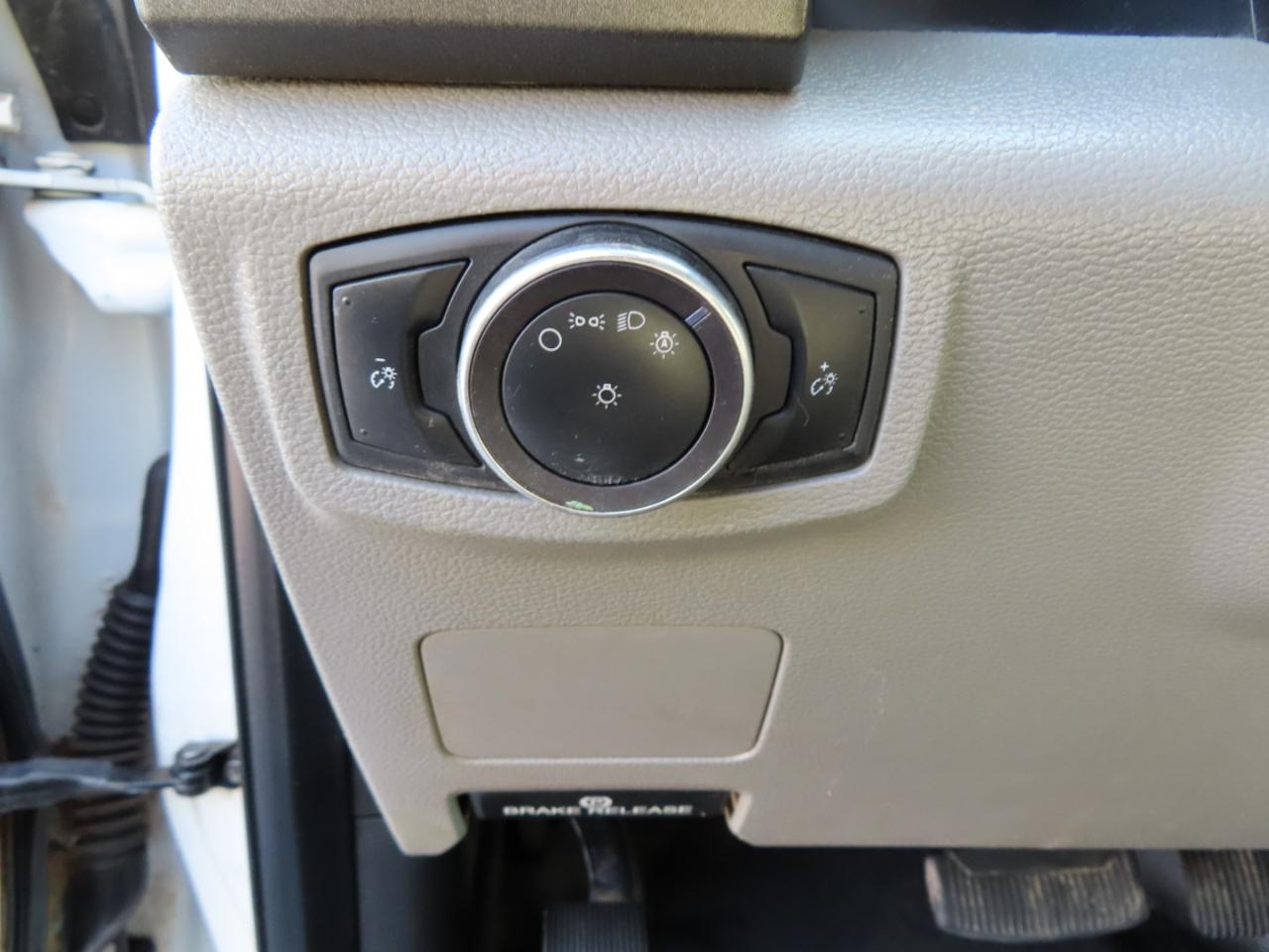 Ford Super Duty F-350 DRW XL 4WD Crew Cab 179" WB 60" CA 2019