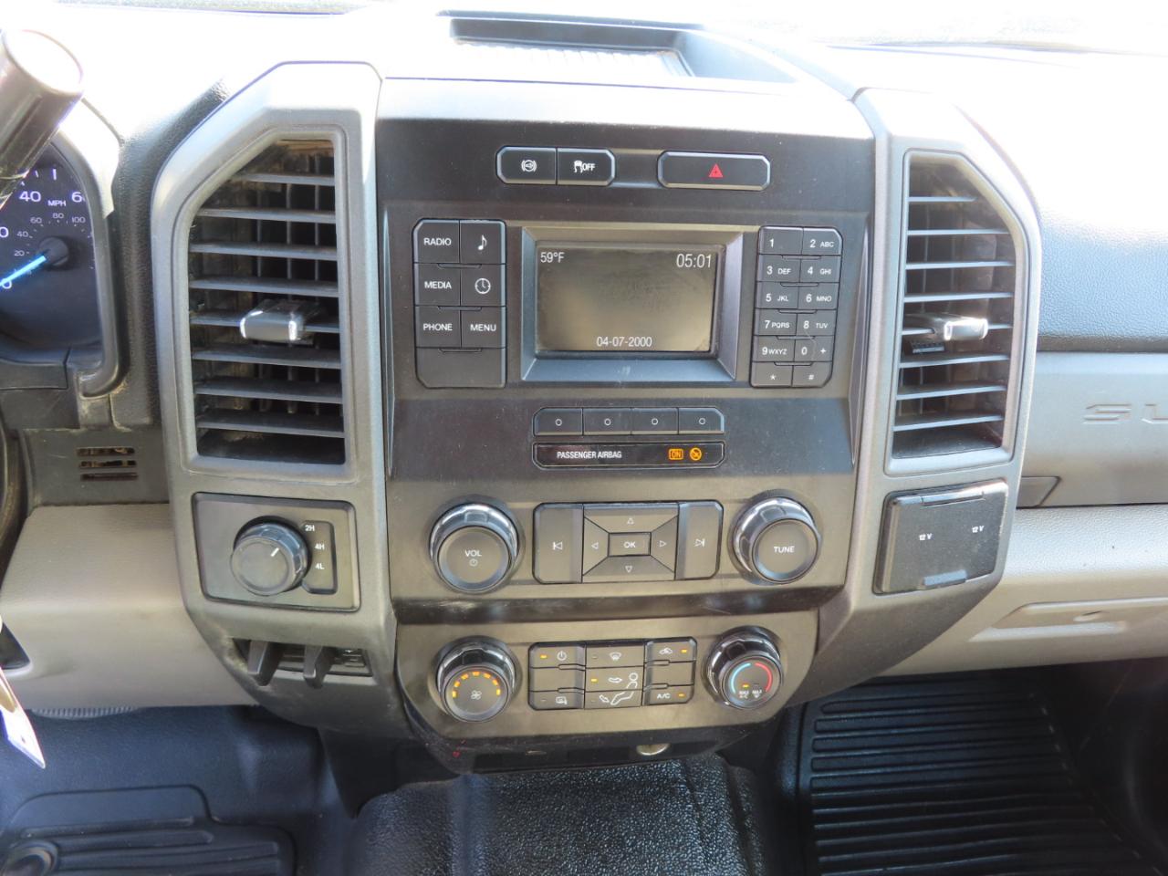 Ford Super Duty F-350 DRW XL 4WD Crew Cab 179" WB 60" CA 2019