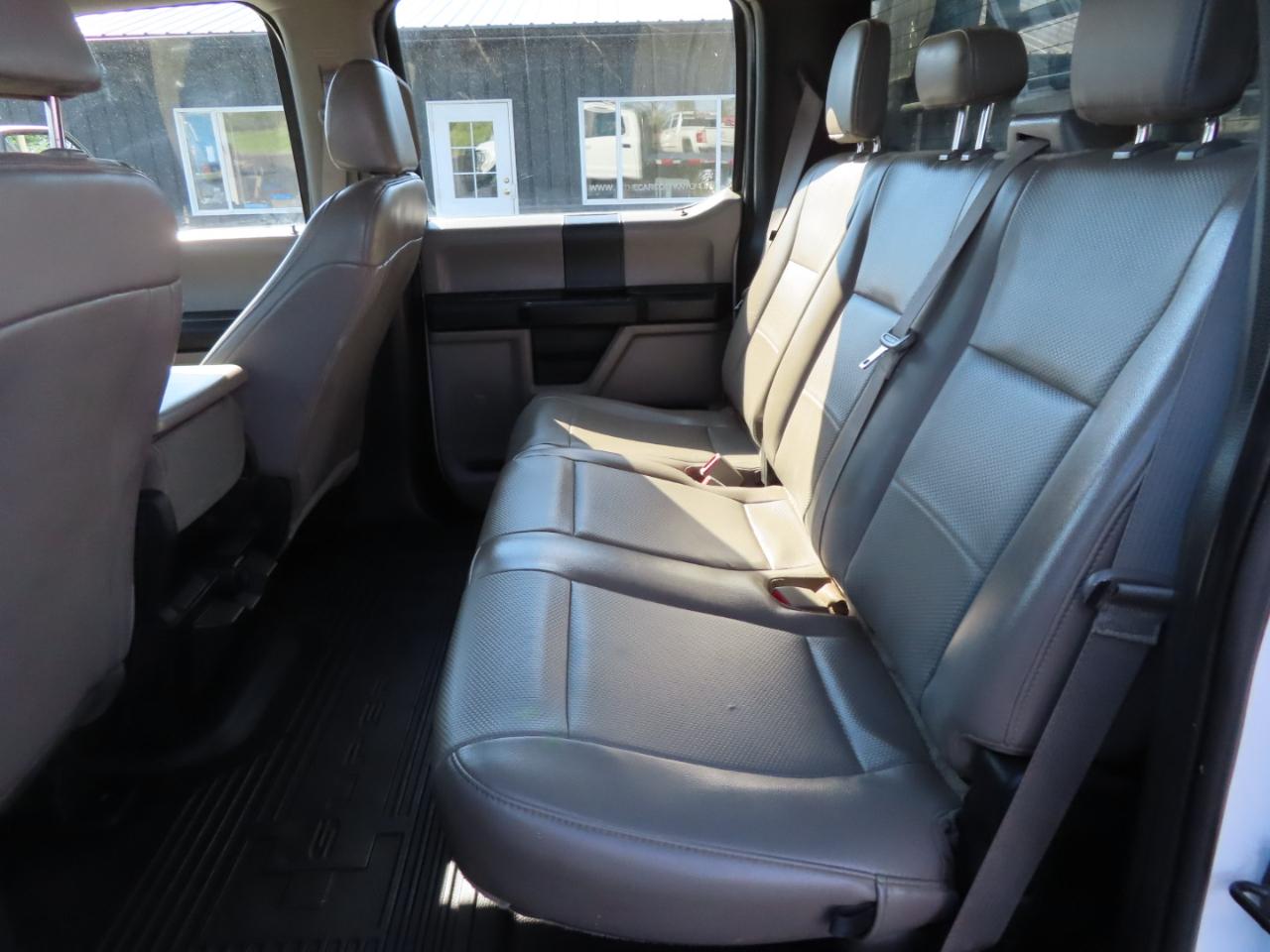 Ford Super Duty F-350 DRW XL 4WD Crew Cab 179" WB 60" CA 2019