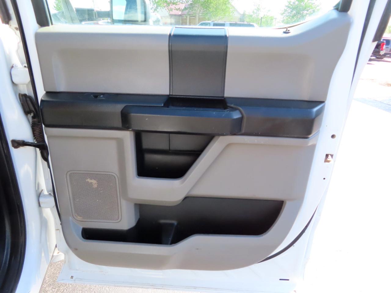 Ford Super Duty F-350 DRW XL 4WD Crew Cab 179" WB 60" CA 2019