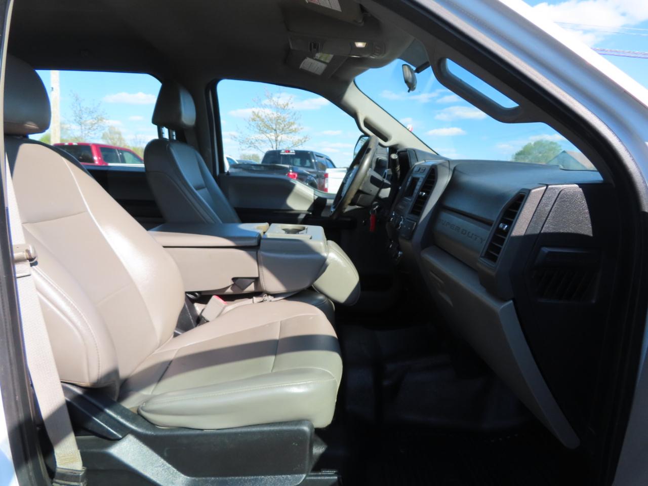 Ford Super Duty F-350 DRW XL 4WD Crew Cab 179" WB 60" CA 2019