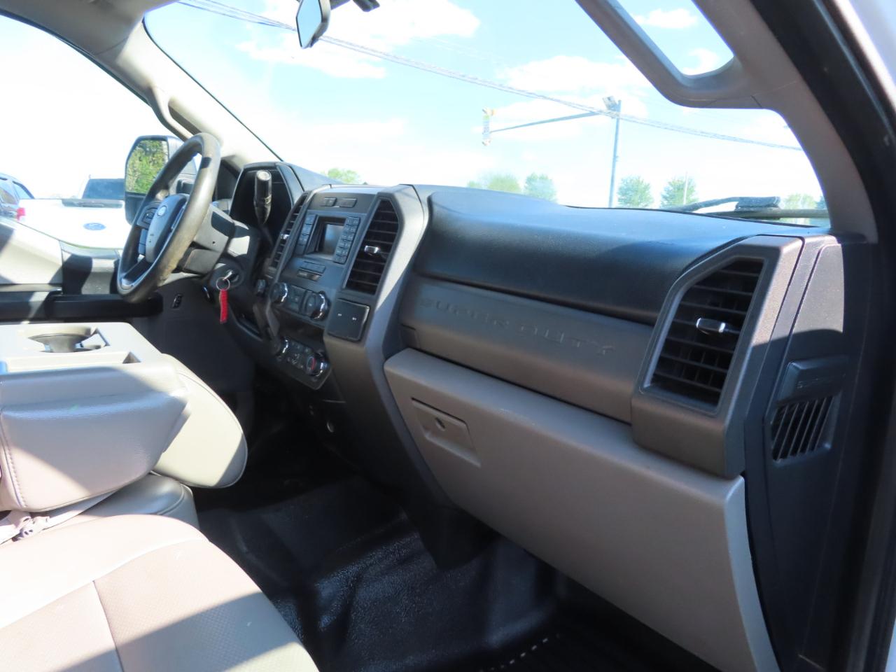 Ford Super Duty F-350 DRW XL 4WD Crew Cab 179" WB 60" CA 2019