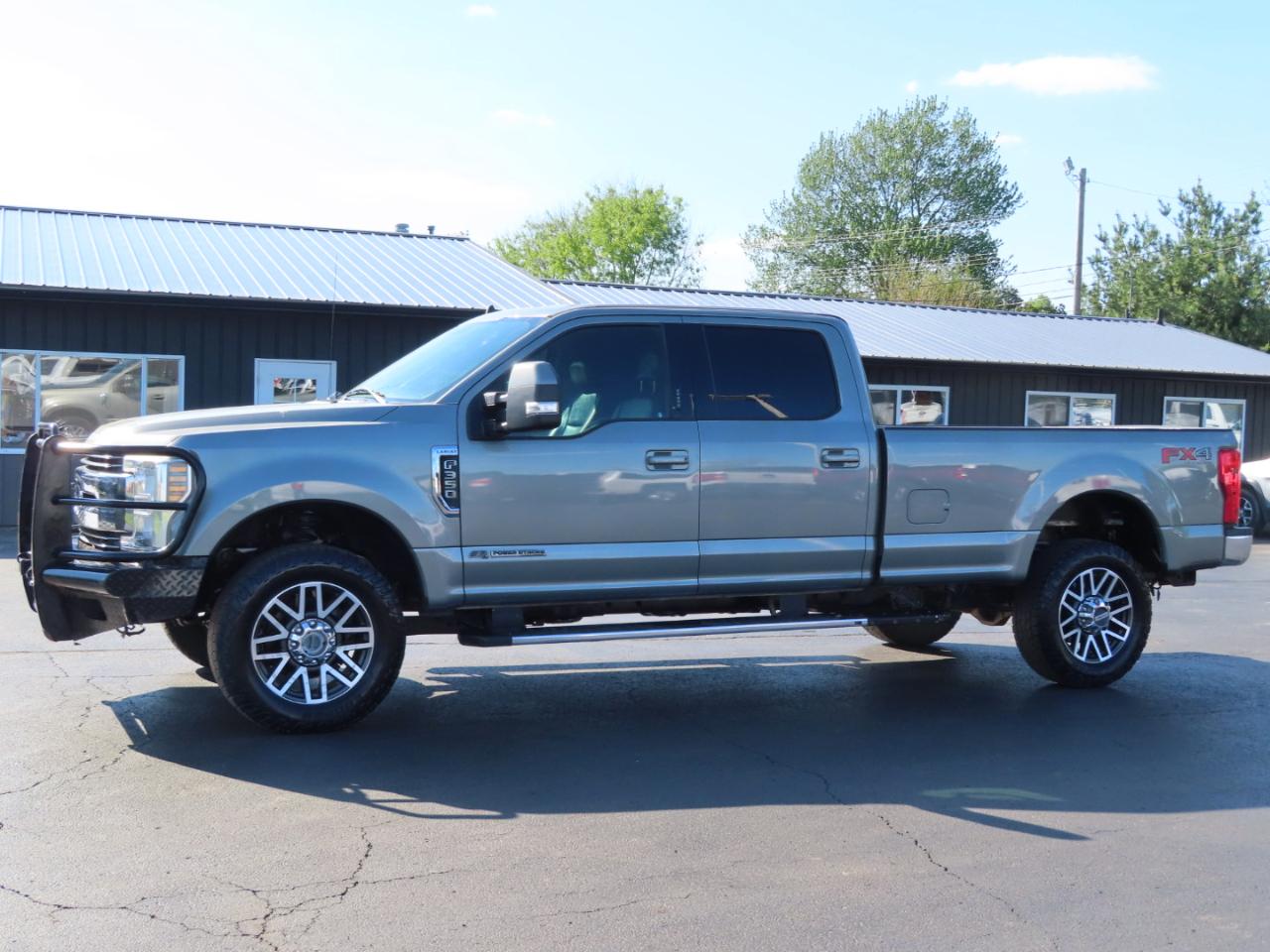 Ford Super Duty F-350 SRW Lariat 4WD Crew Cab 8' Box 2019