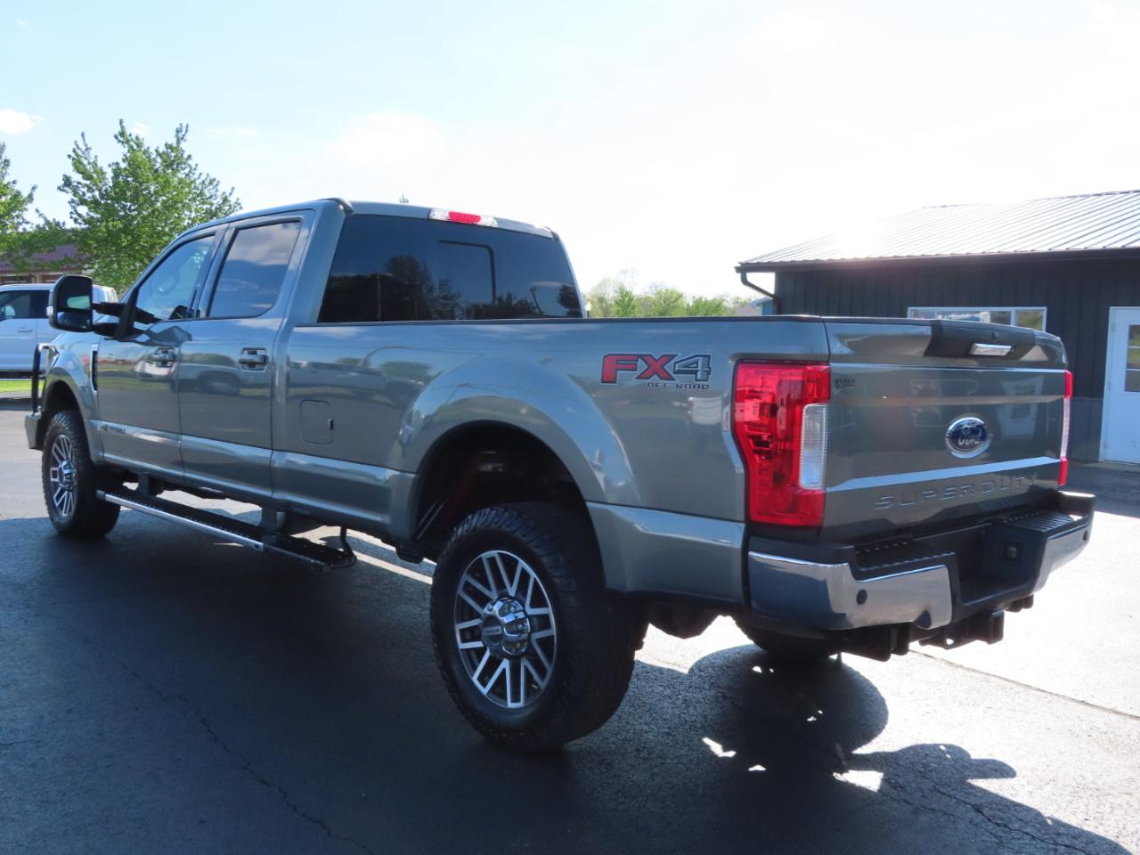 Ford Super Duty F-350 SRW Lariat 4WD Crew Cab 8' Box 2019