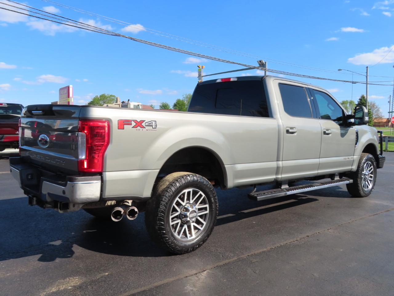 Ford Super Duty F-350 SRW Lariat 4WD Crew Cab 8' Box 2019