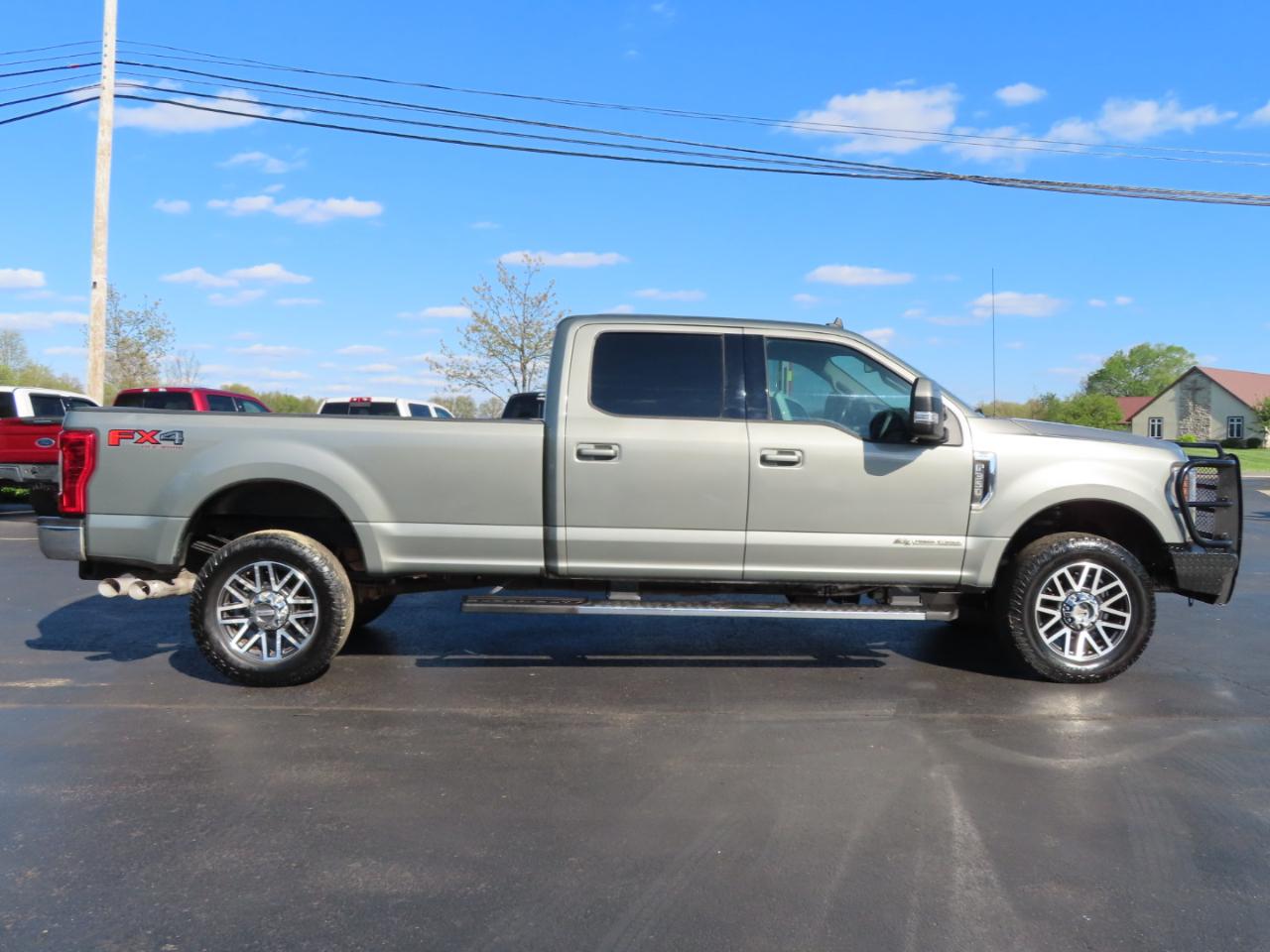 Ford Super Duty F-350 SRW Lariat 4WD Crew Cab 8' Box 2019