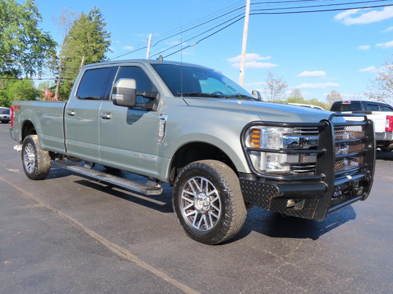 Ford Super Duty F-350 SRW Lariat 4WD Crew Cab 8' Box 2019