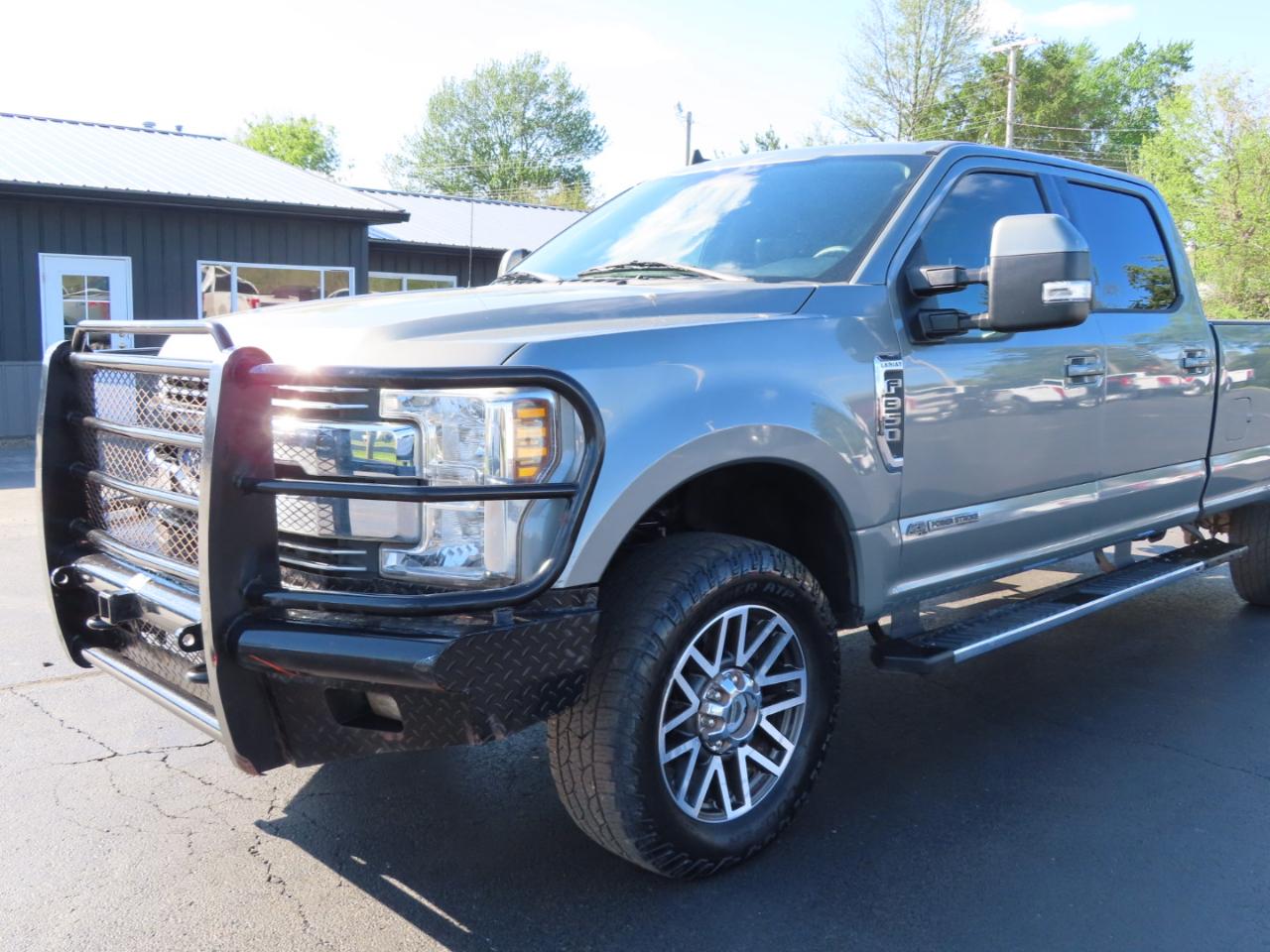 Ford Super Duty F-350 SRW Lariat 4WD Crew Cab 8' Box 2019