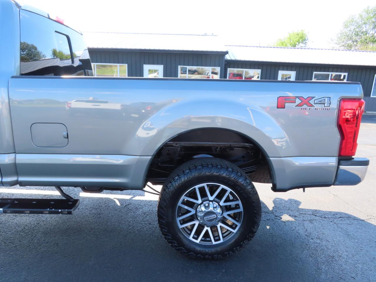 Ford Super Duty F-350 SRW Lariat 4WD Crew Cab 8' Box 2019