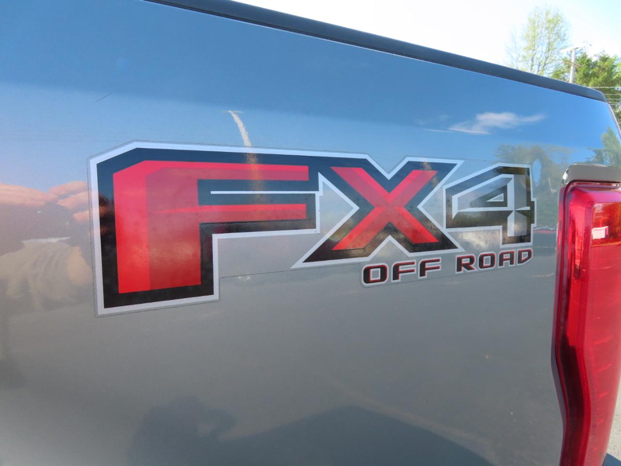 Ford Super Duty F-350 SRW Lariat 4WD Crew Cab 8' Box 2019