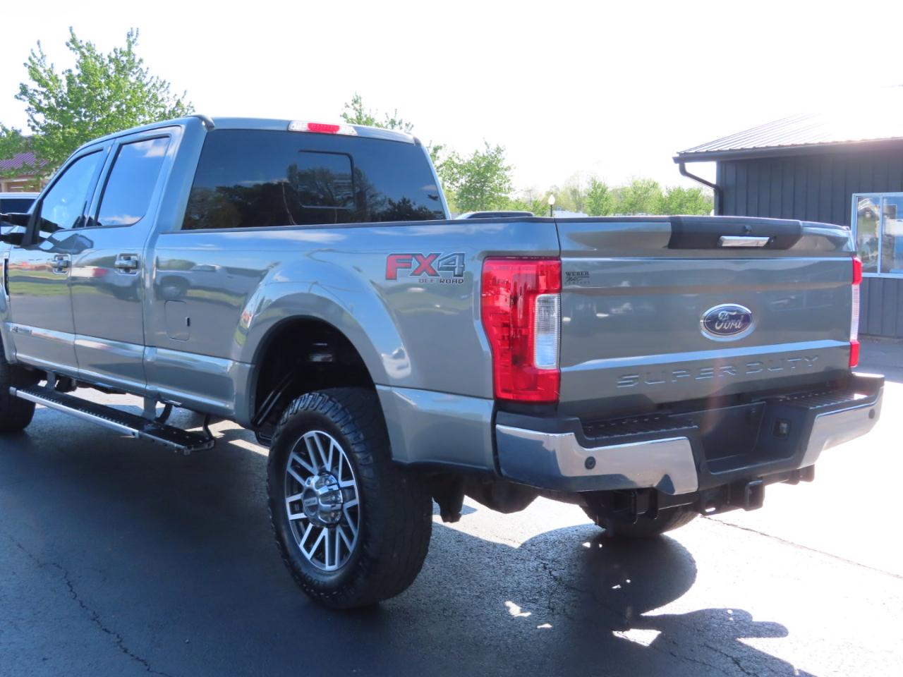 Ford Super Duty F-350 SRW Lariat 4WD Crew Cab 8' Box 2019