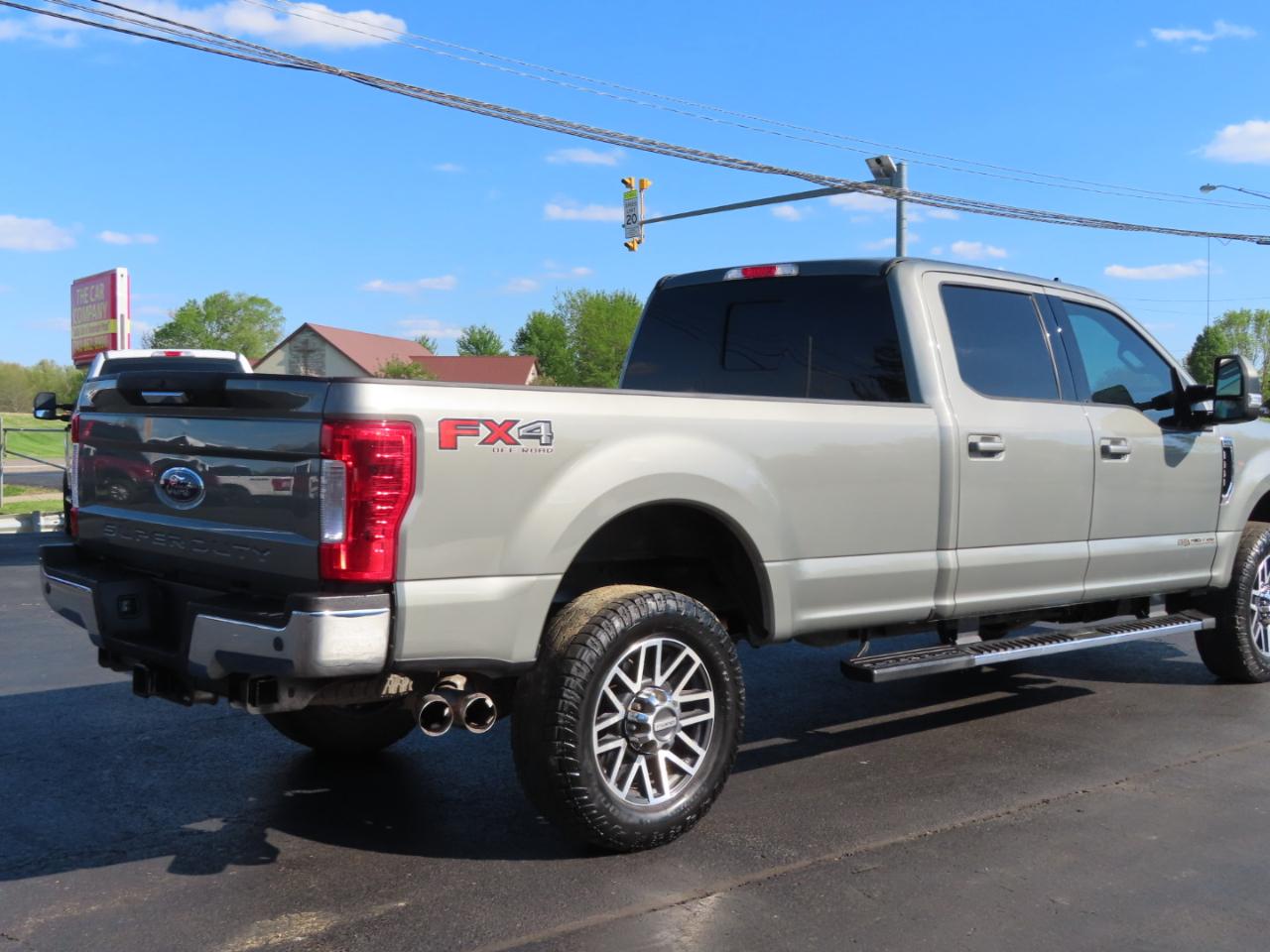 Ford Super Duty F-350 SRW Lariat 4WD Crew Cab 8' Box 2019