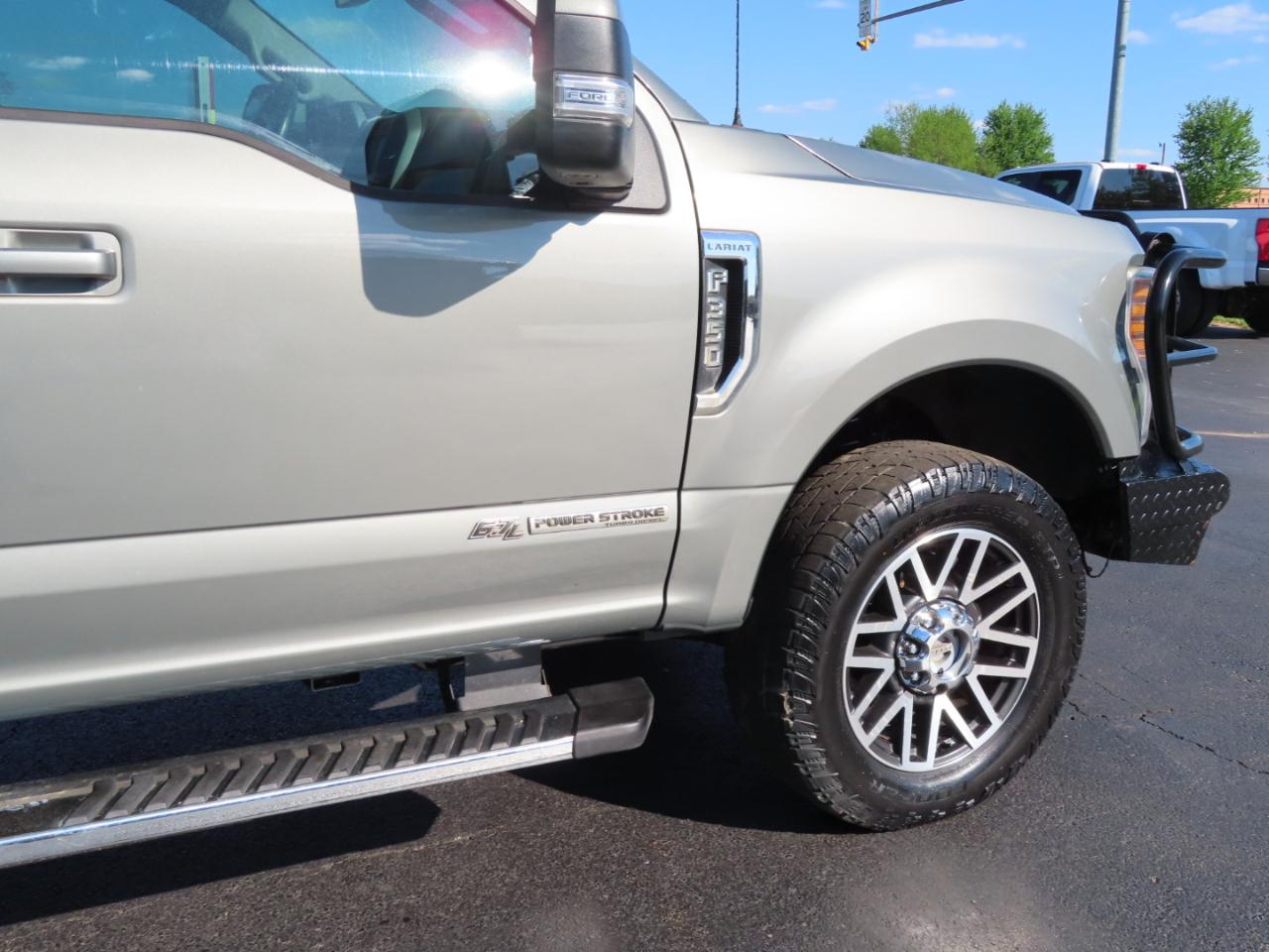 Ford Super Duty F-350 SRW Lariat 4WD Crew Cab 8' Box 2019
