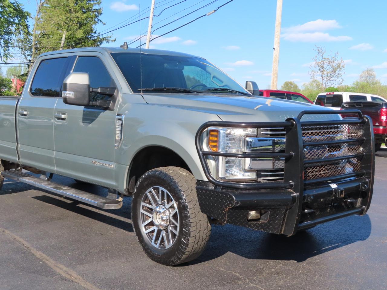 Ford Super Duty F-350 SRW Lariat 4WD Crew Cab 8' Box 2019