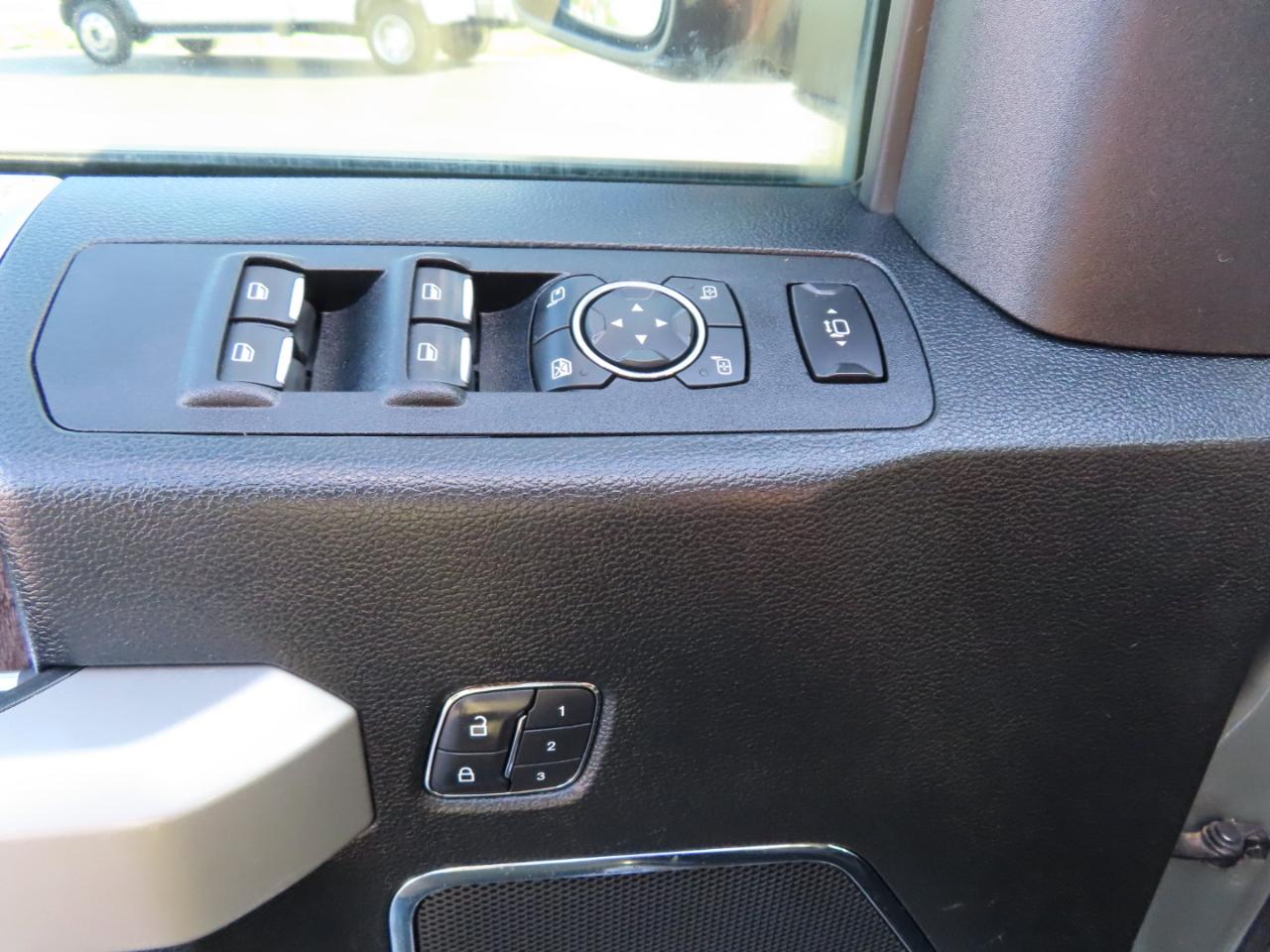 Ford Super Duty F-350 SRW Lariat 4WD Crew Cab 8' Box 2019