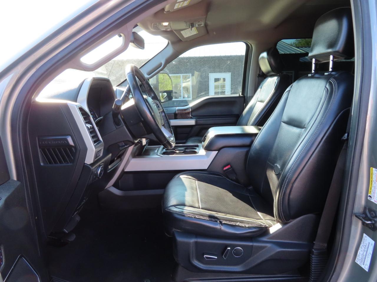 Ford Super Duty F-350 SRW Lariat 4WD Crew Cab 8' Box 2019