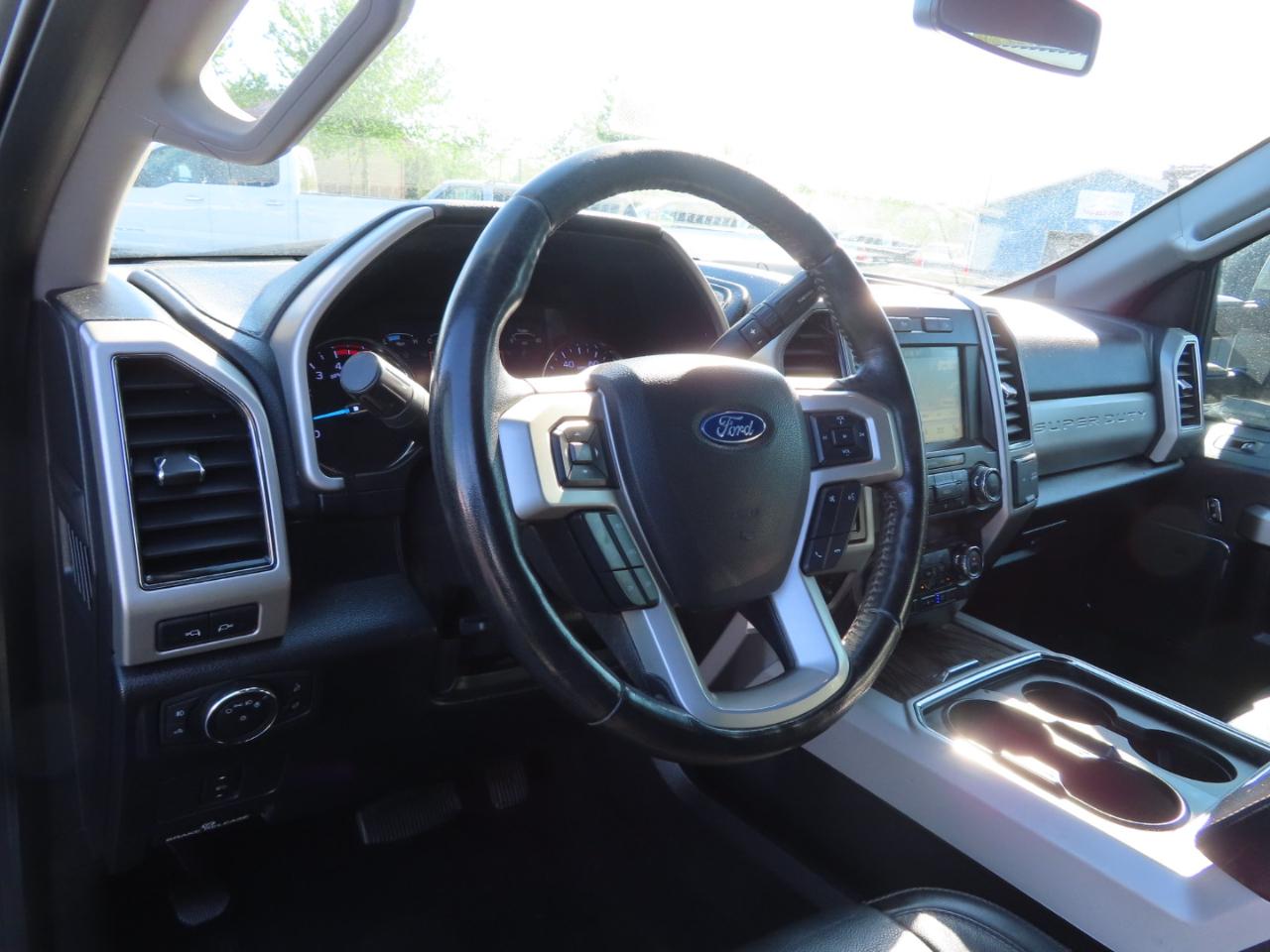 Ford Super Duty F-350 SRW Lariat 4WD Crew Cab 8' Box 2019