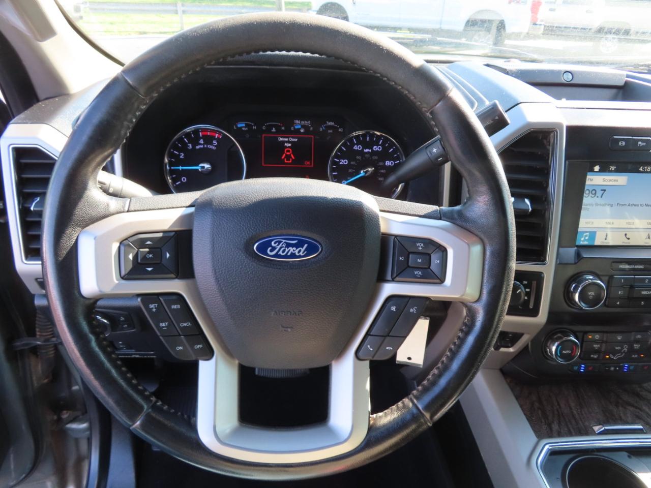 Ford Super Duty F-350 SRW Lariat 4WD Crew Cab 8' Box 2019