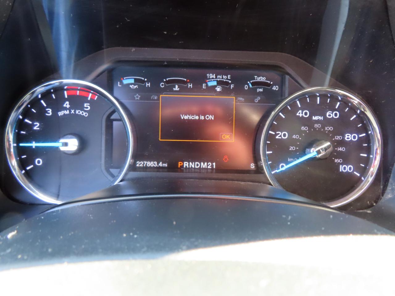 Ford Super Duty F-350 SRW Lariat 4WD Crew Cab 8' Box 2019