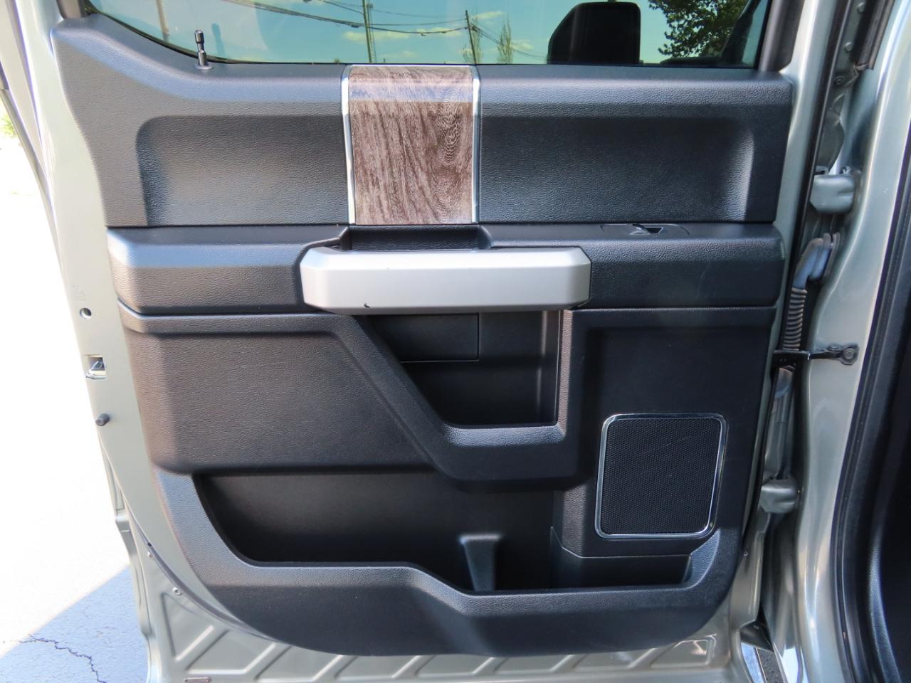 Ford Super Duty F-350 SRW Lariat 4WD Crew Cab 8' Box 2019