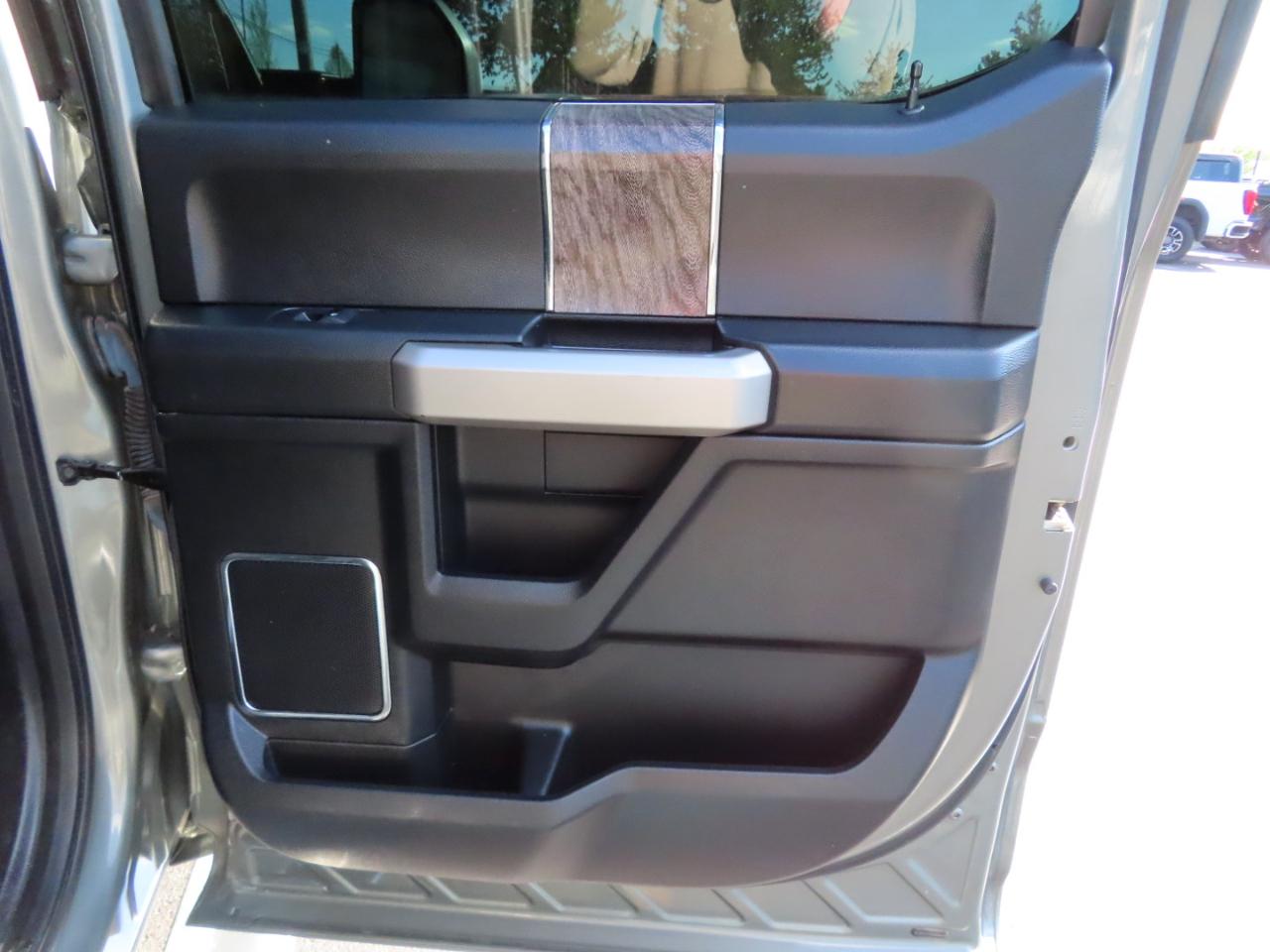 Ford Super Duty F-350 SRW Lariat 4WD Crew Cab 8' Box 2019