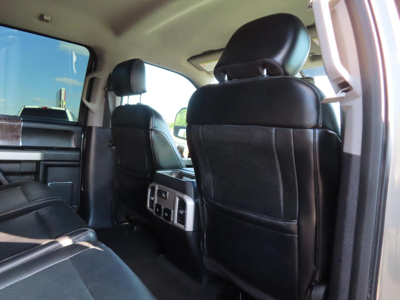 Ford Super Duty F-350 SRW Lariat 4WD Crew Cab 8' Box 2019