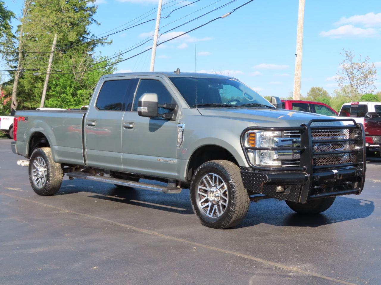 Ford Super Duty F-350 SRW Lariat 4WD Crew Cab 8' Box 2019